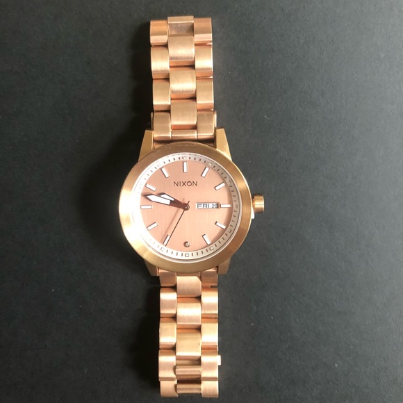 nixon rerun rose gold
